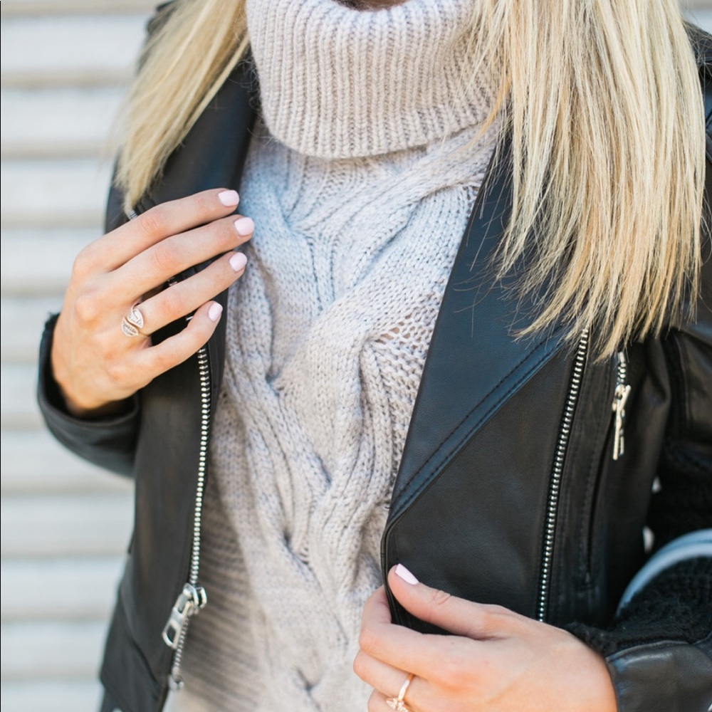 💕SALE💕 H&M Cream Cowl Neck Sweater Dress